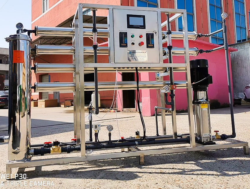 2.0噸一（yī）級反滲透主機2