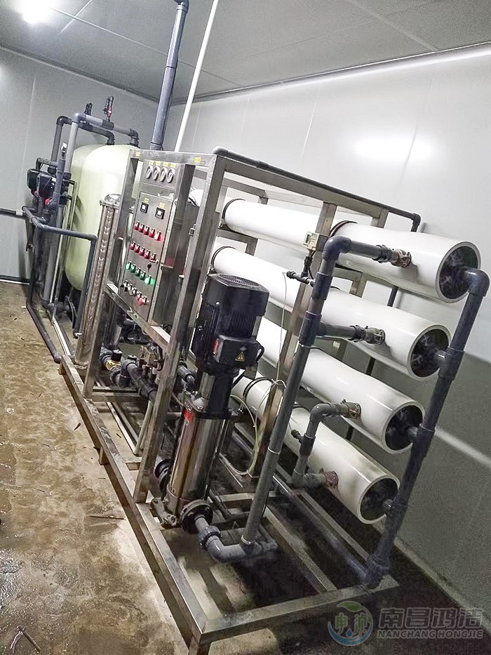 兩人匠紙業7.0噸一級反滲透設備
