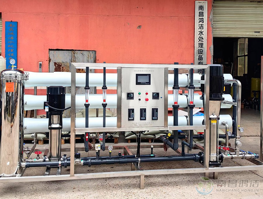 元（yuán）泰環保4.0T二級（jí）反滲透主（zhǔ）機