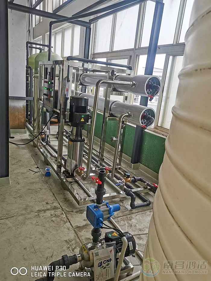 新潤科技（jì）4.0噸一（yī）級反滲透（tòu）設備